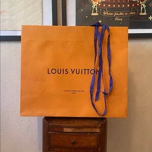 Louis Vuitton • Shopping Bag